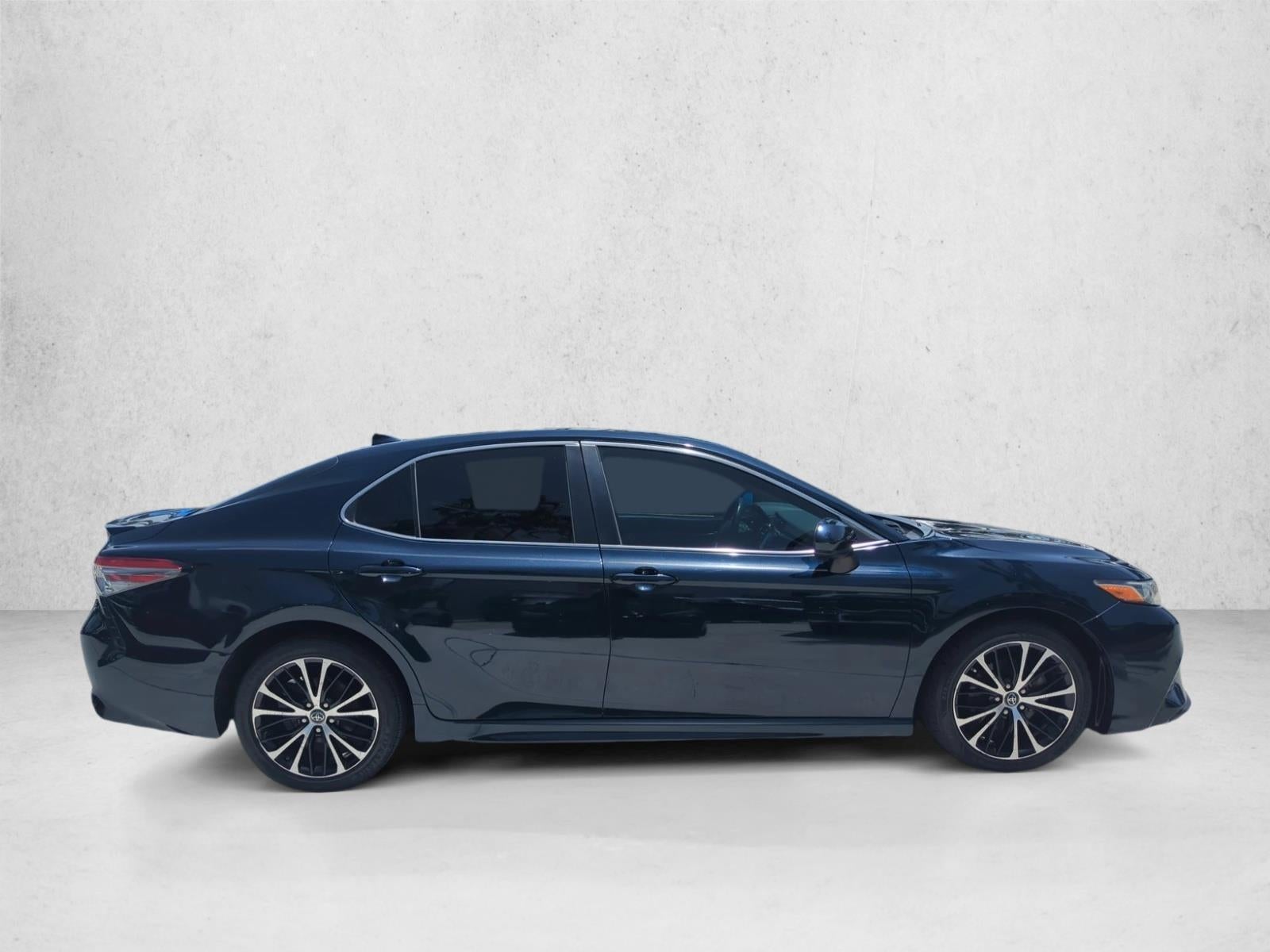 2019 Toyota Camry SE Auto (SE)