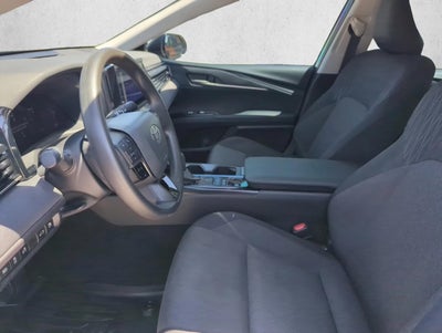 2025 Toyota Camry LE (SE)
