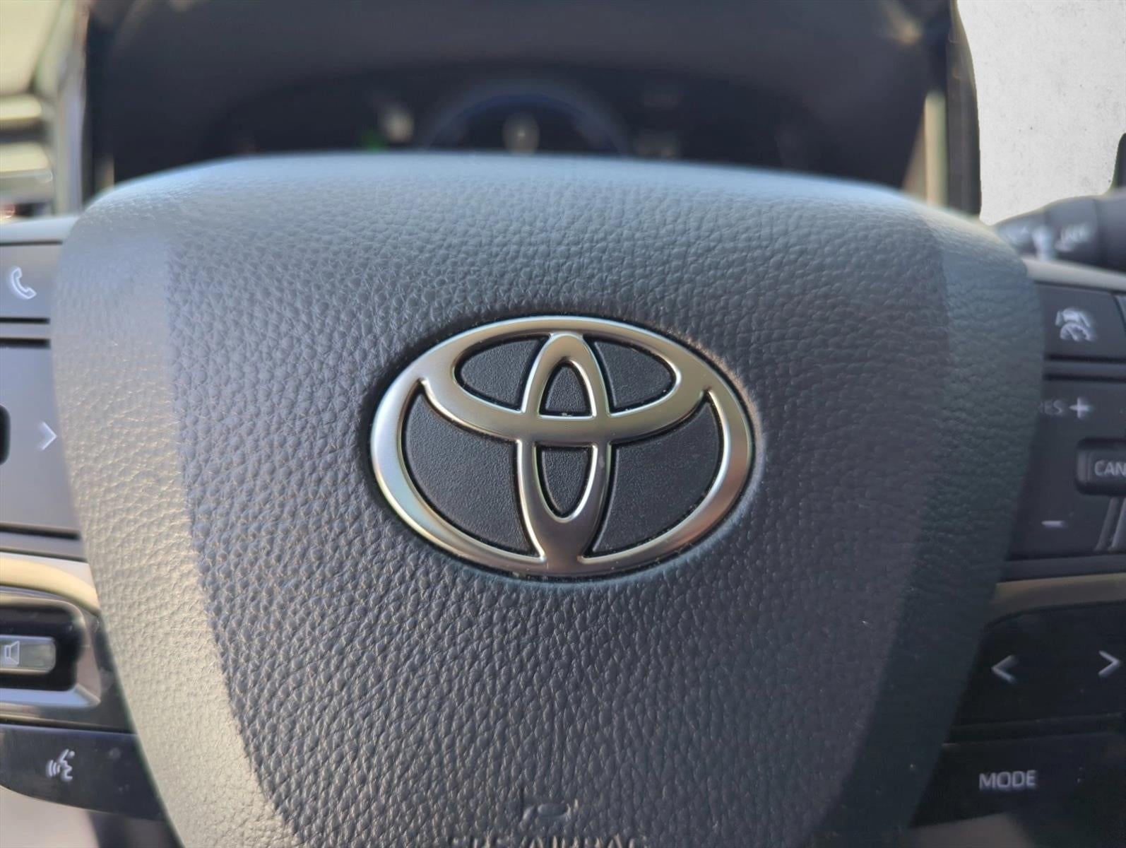 2025 Toyota Camry LE (SE)