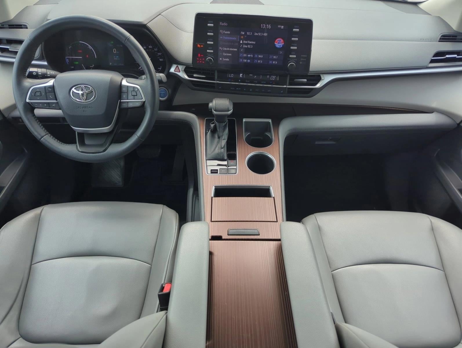 2022 Toyota Sienna XLE FWD 8-Passenger (Natl)