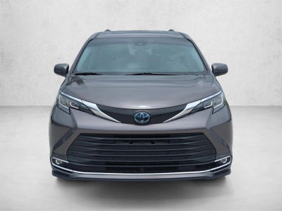2022 Toyota Sienna XLE FWD 8-Passenger (Natl)