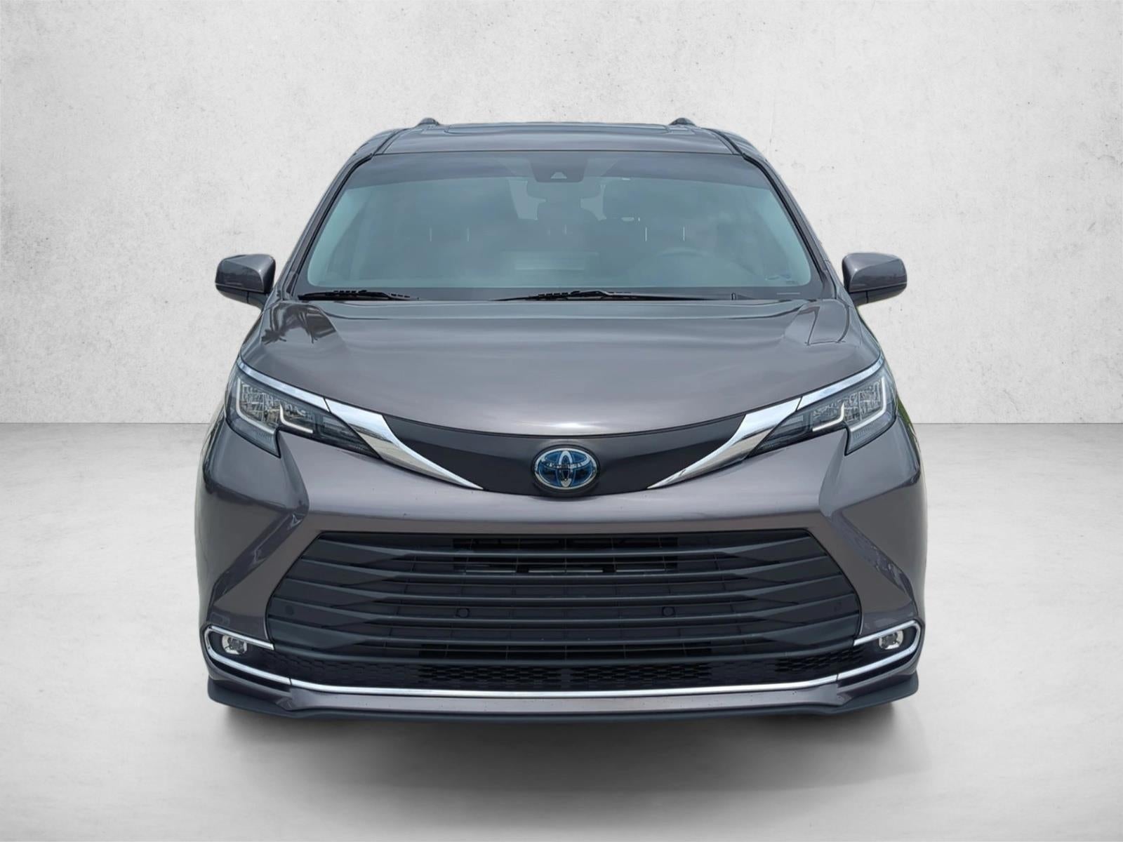 2022 Toyota Sienna XLE FWD 8-Passenger (Natl)