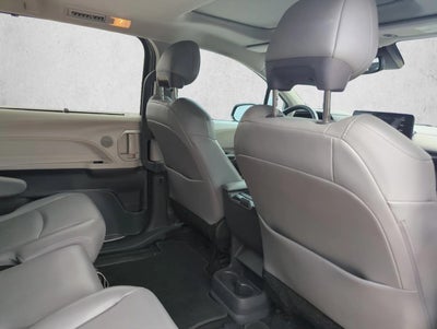 2022 Toyota Sienna XLE FWD 8-Passenger (Natl)