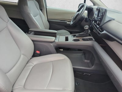 2022 Toyota Sienna XLE FWD 8-Passenger (Natl)