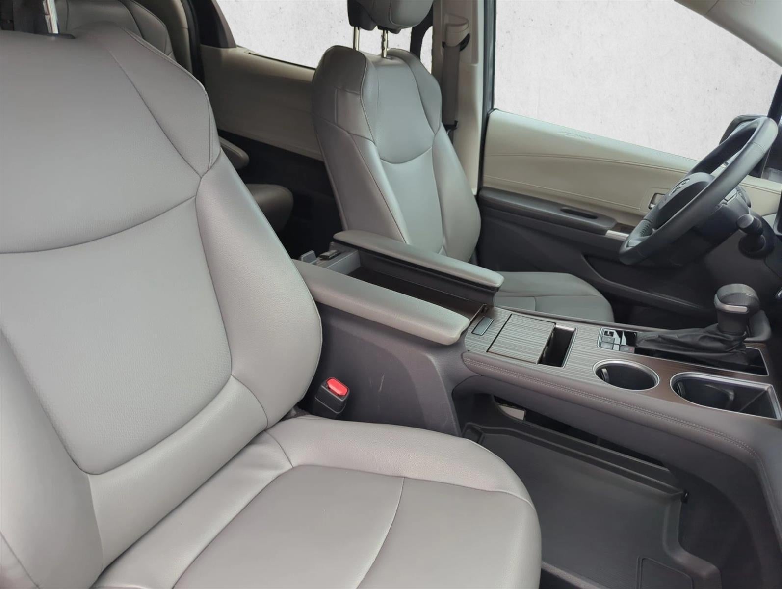 2022 Toyota Sienna XLE FWD 8-Passenger (Natl)