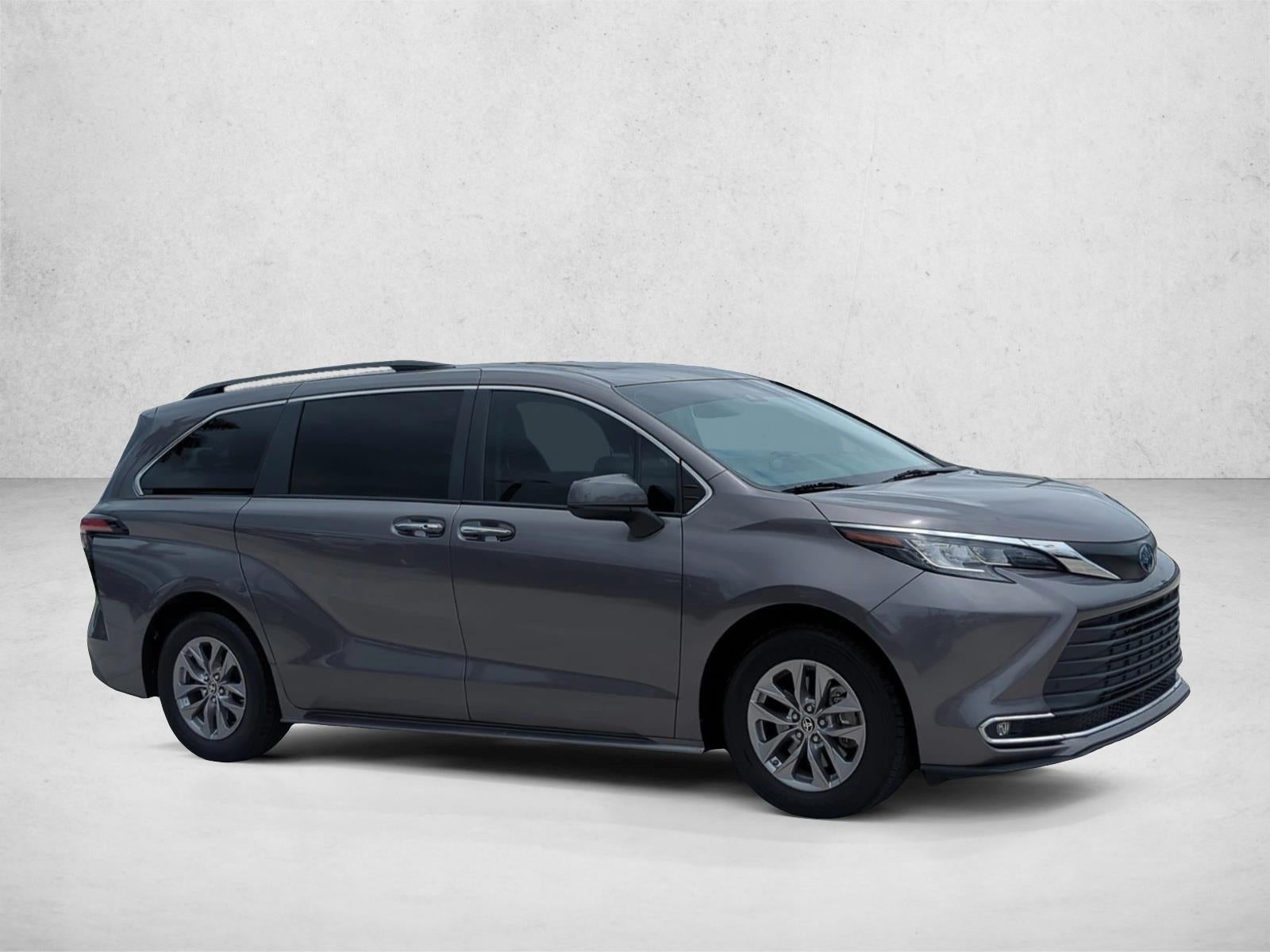 2022 Toyota Sienna XLE FWD 8-Passenger (Natl)