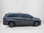2022 Toyota Sienna XLE FWD 8-Passenger (Natl)