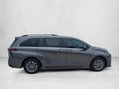 2022 Toyota Sienna XLE FWD 8-Passenger (Natl)