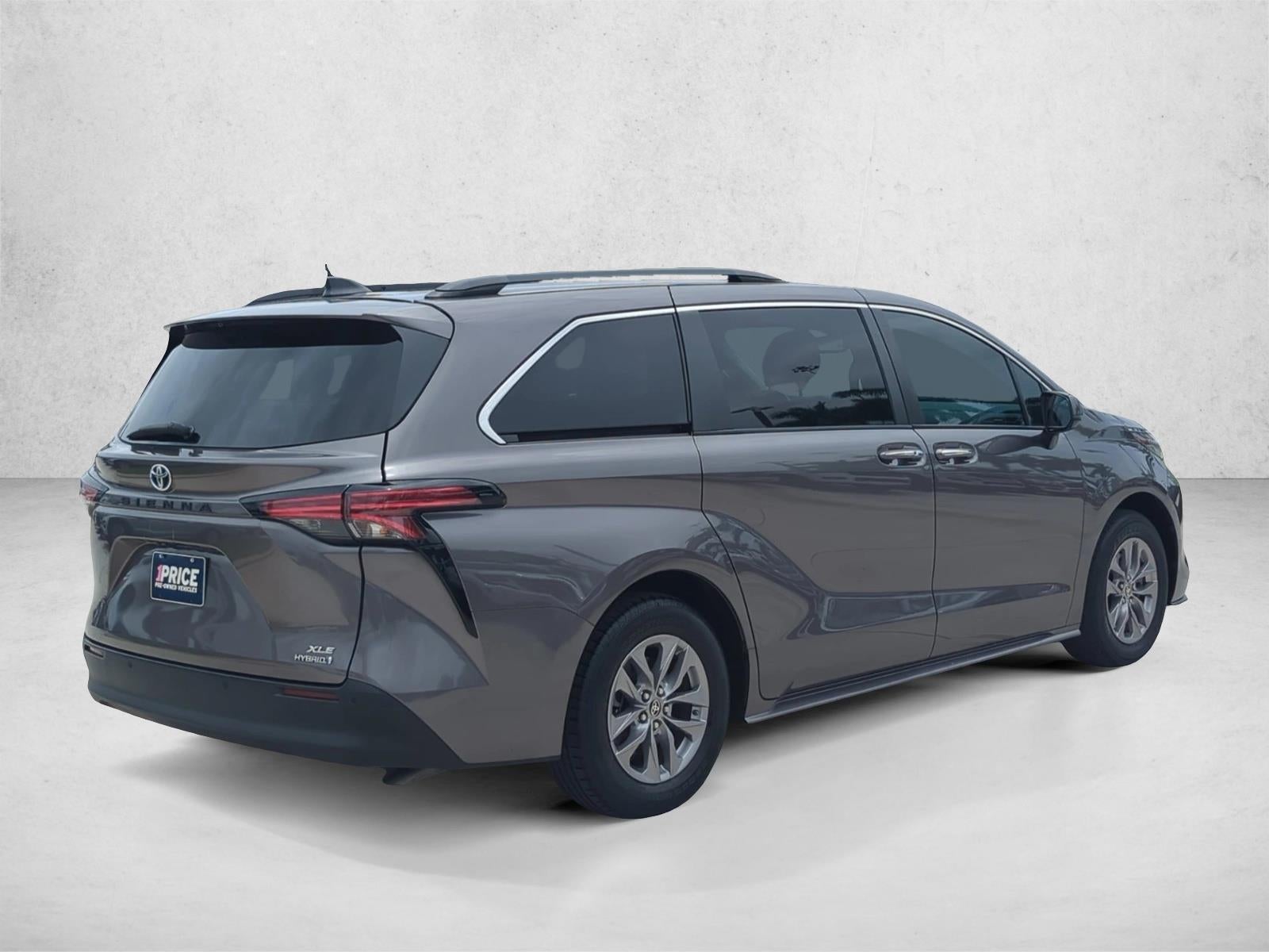 2022 Toyota Sienna XLE FWD 8-Passenger (Natl)