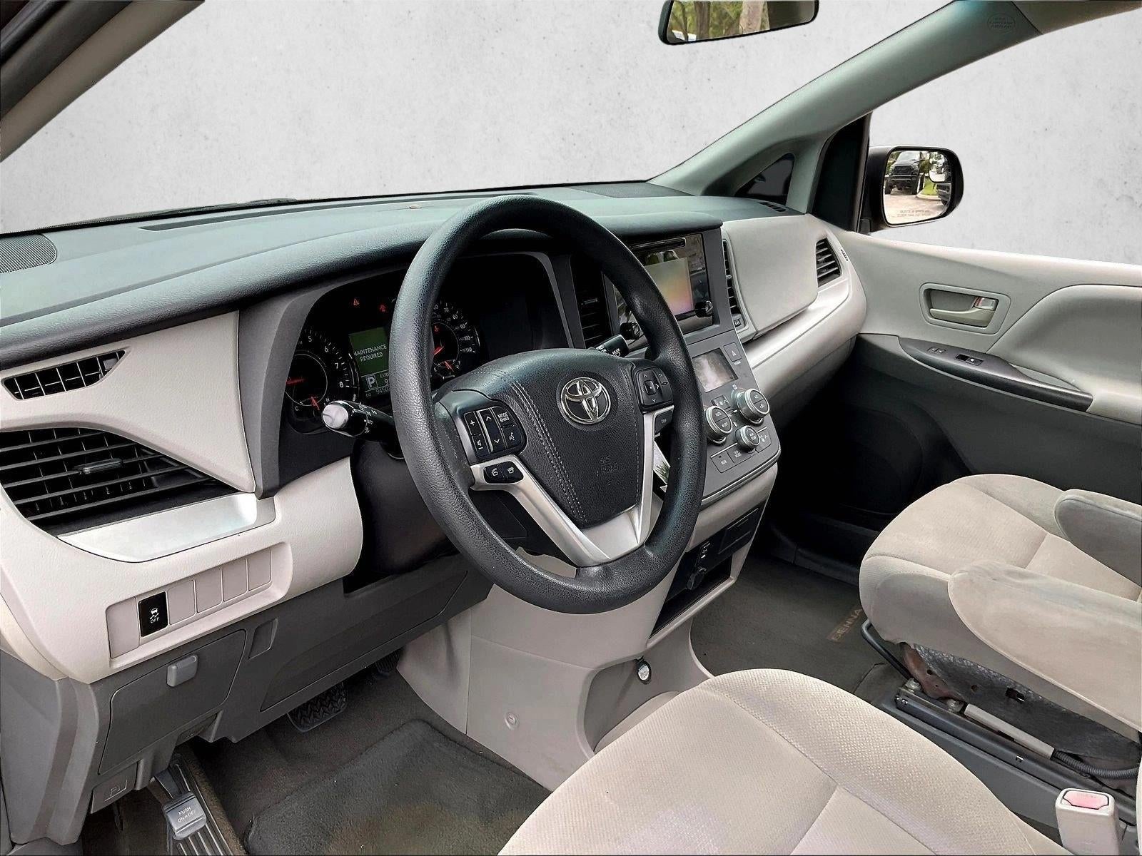 2017 Toyota Sienna L FWD 7-Passenger (Natl)