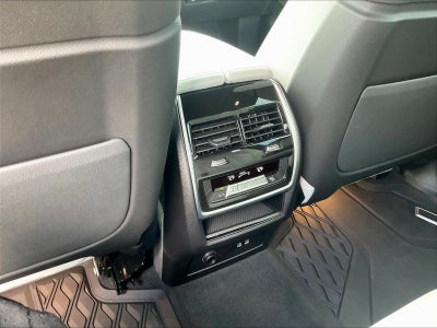 2025 BMW X7 xDrive40i Sports Activity Vehicle