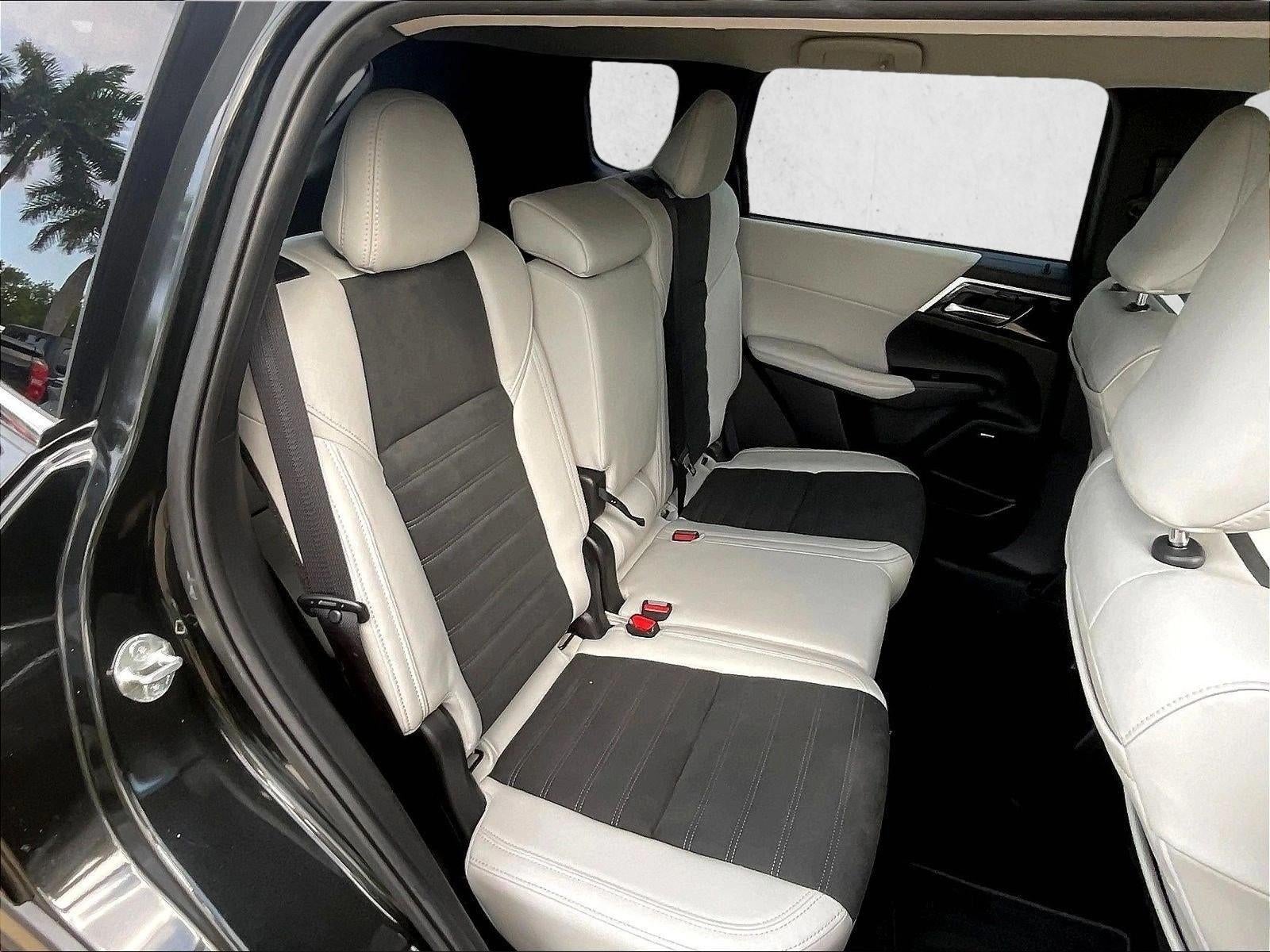 2025 Mitsubishi Outlander SE FWD