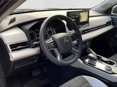 2025 Mitsubishi Outlander SE FWD