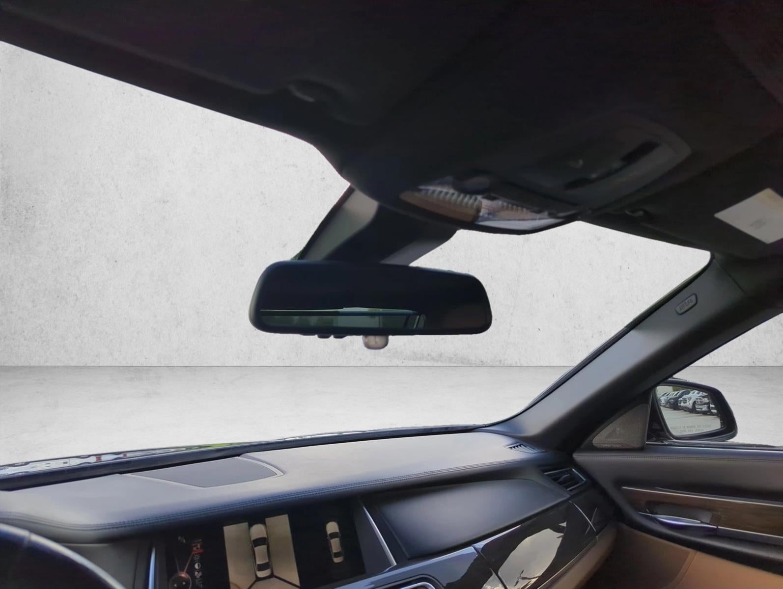 2015 BMW 750i xDrive Sedan