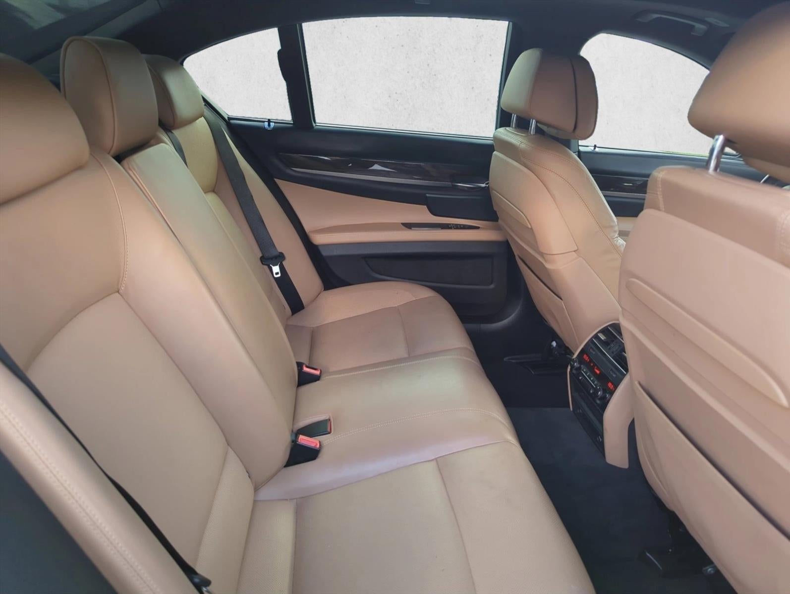2015 BMW 750i xDrive Sedan