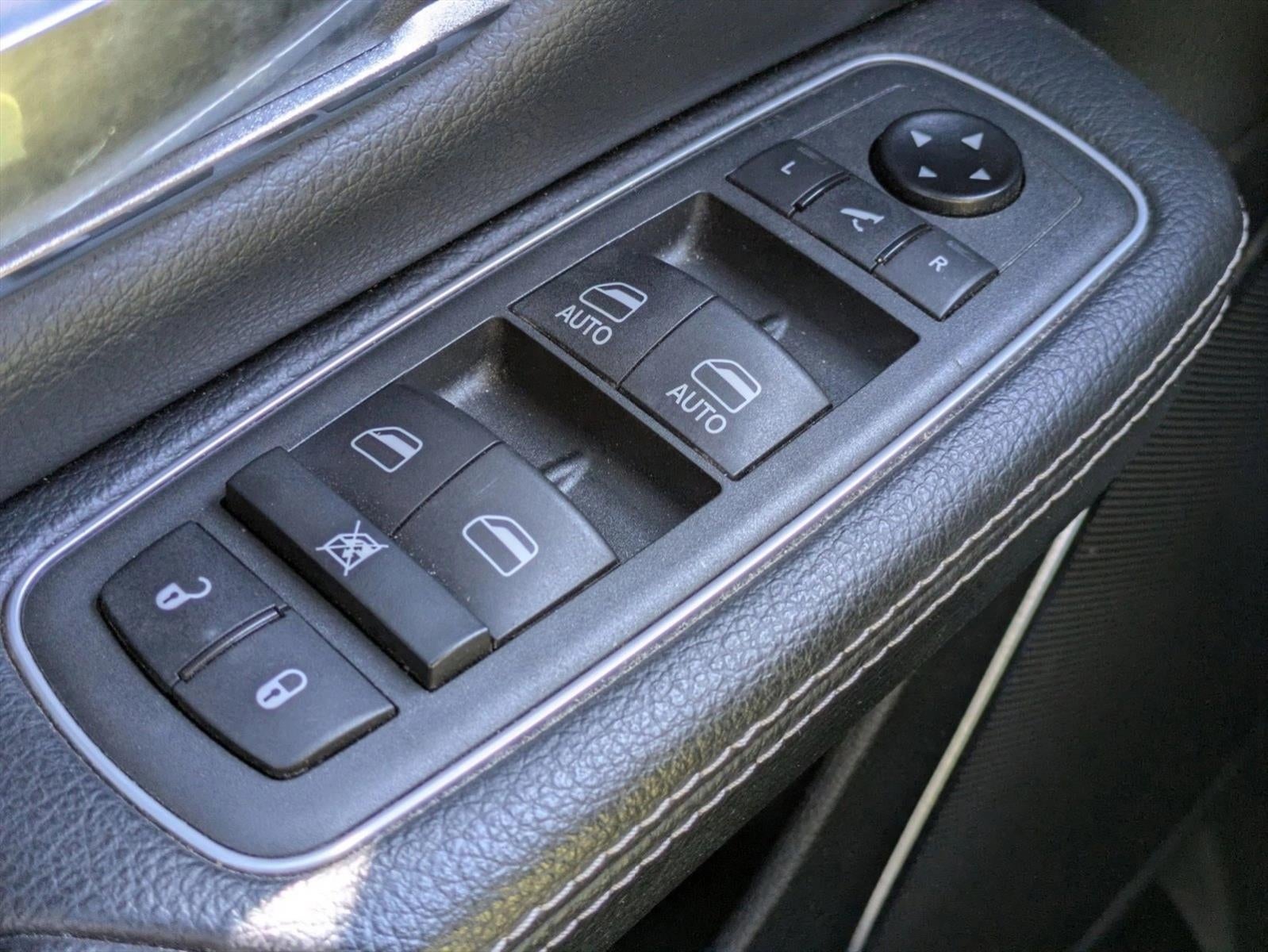 2021 RAM 1500 Laramie 4x4 Crew Cab 5'7" Box