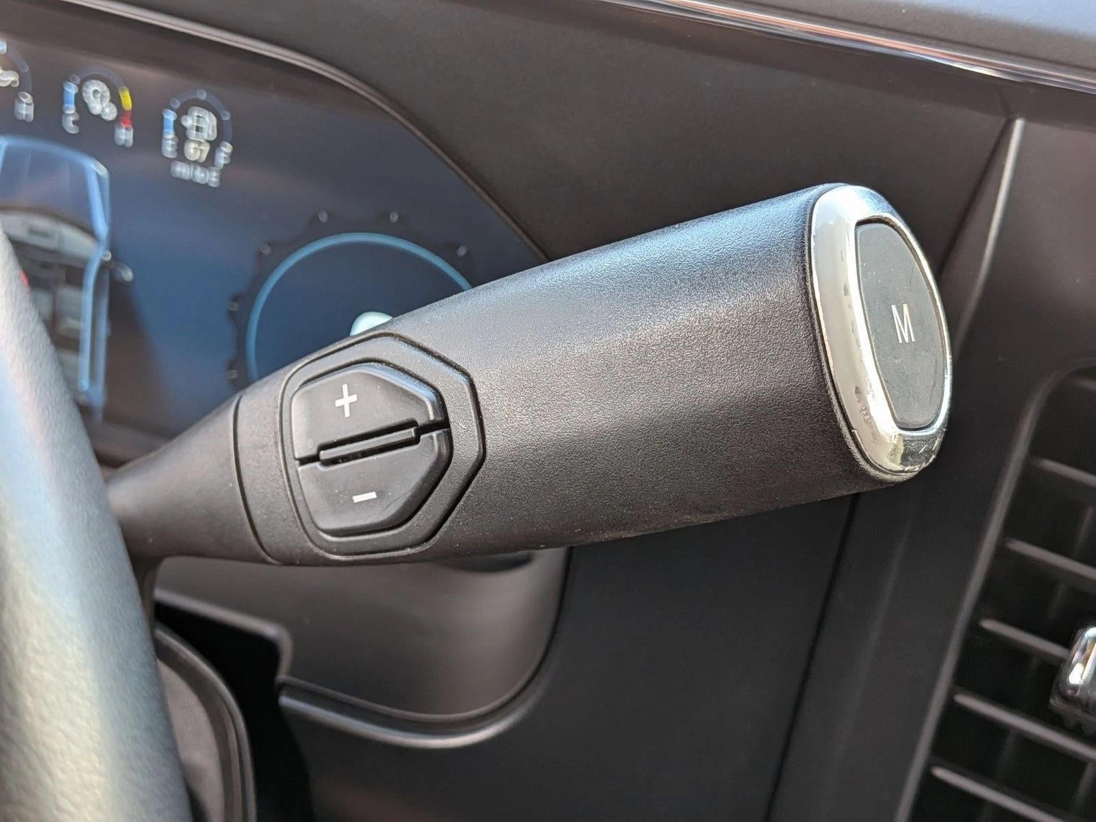 2023 Ford Super Duty F-450 DRW LARIAT 4WD Crew Cab 8' Box