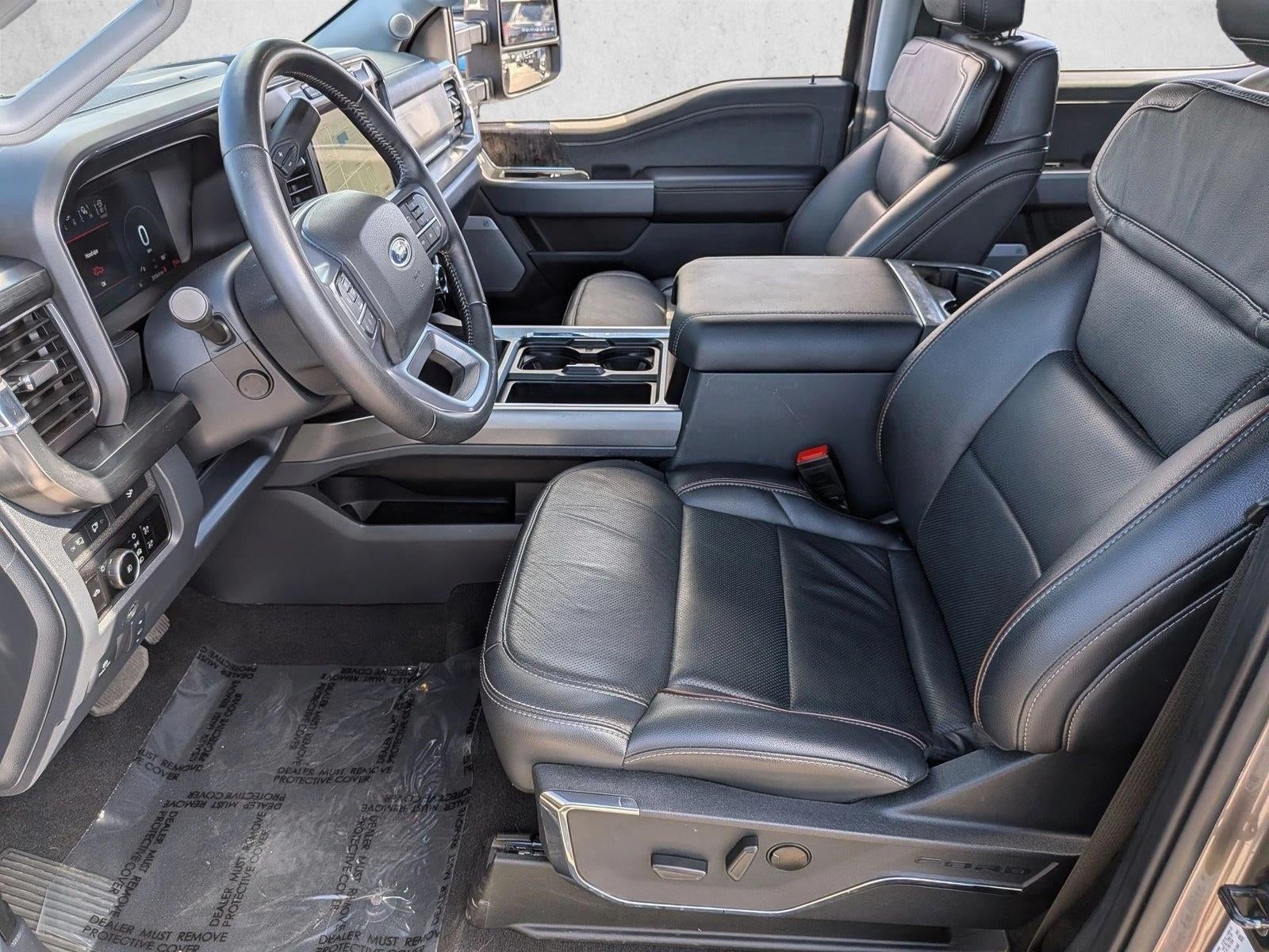 2023 Ford Super Duty F-450 DRW LARIAT 4WD Crew Cab 8' Box