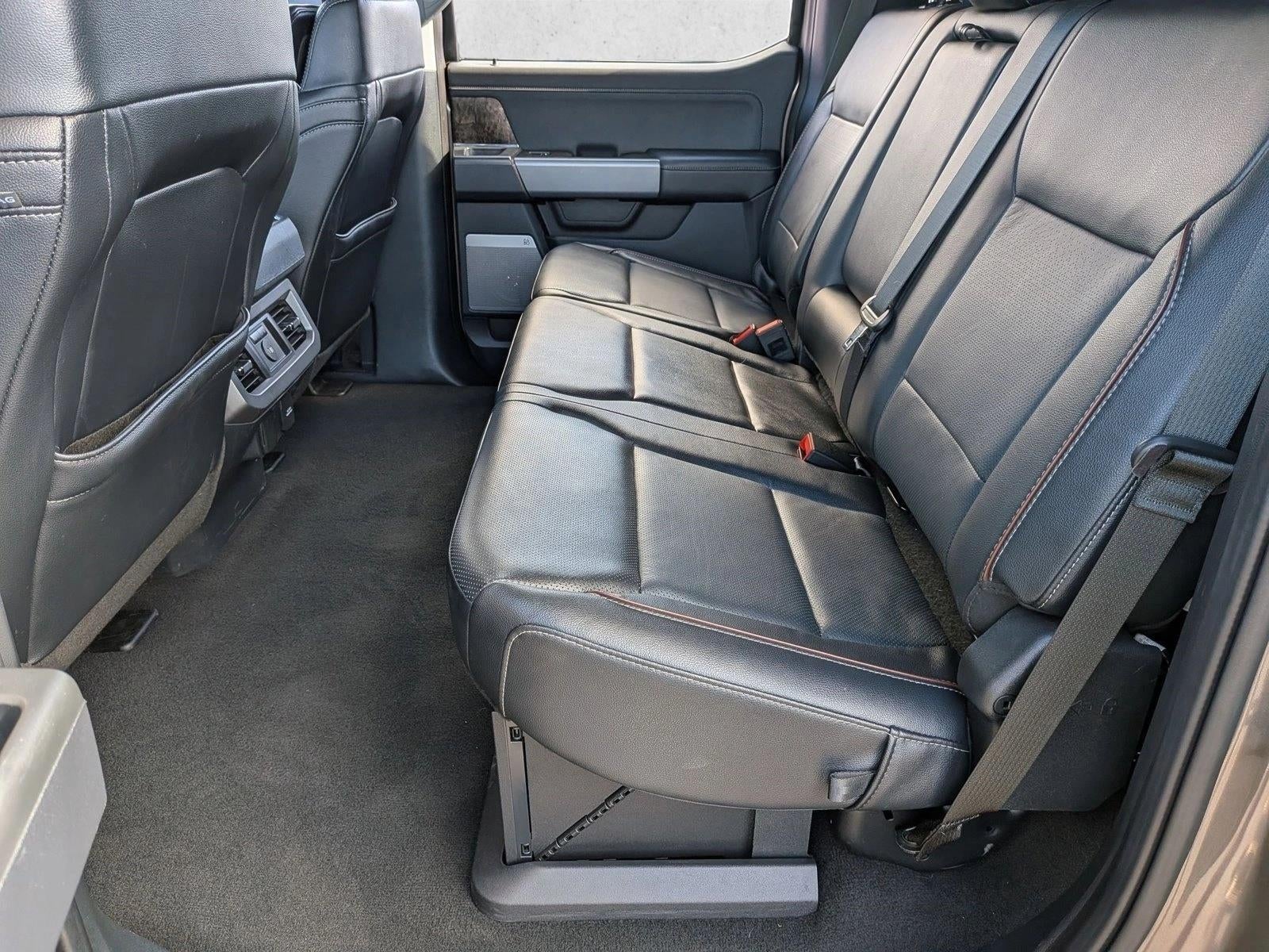 2023 Ford Super Duty F-450 DRW LARIAT 4WD Crew Cab 8' Box