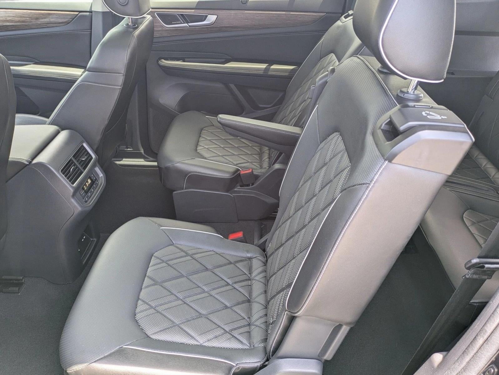 2024 Volkswagen Atlas 2.0T SEL Premium R-Line 4MOTION