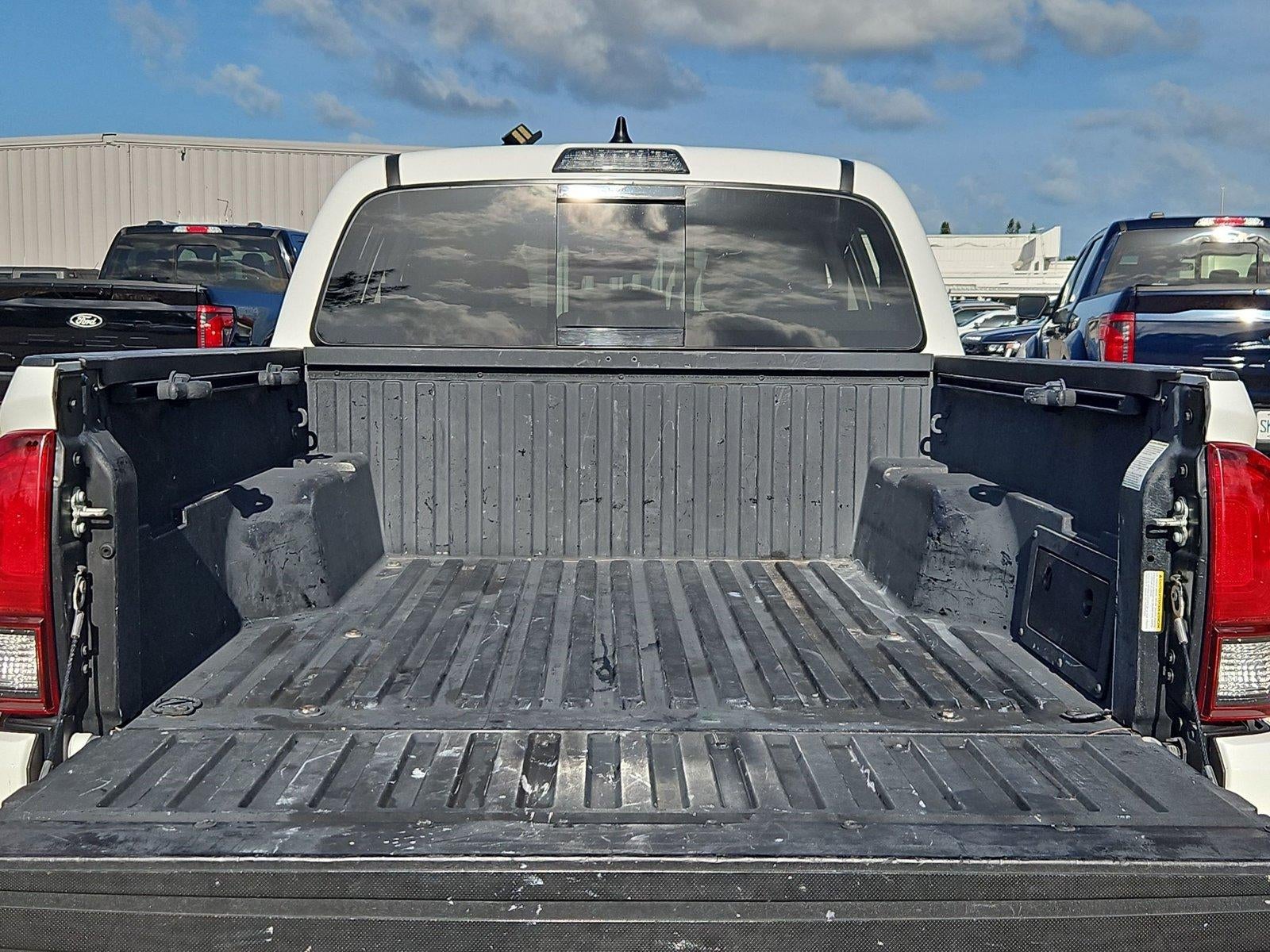 2022 Toyota Tacoma 2WD 2WD SR5 Double Cab 5' Bed V6 AT (GS)