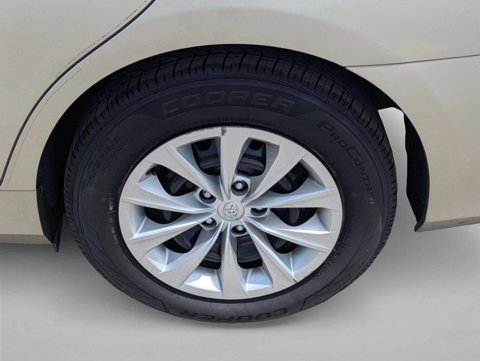 2017 Toyota Camry LE Auto (SE)