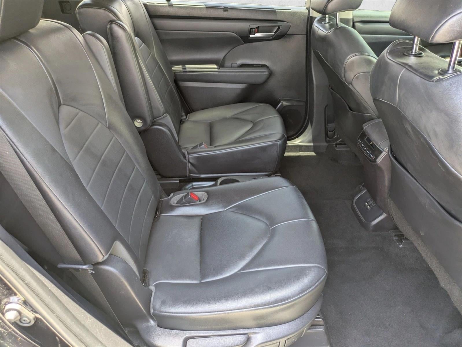 2021 Toyota Highlander XLE FWD (Natl)