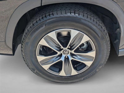 2021 Toyota Highlander XLE FWD (Natl)