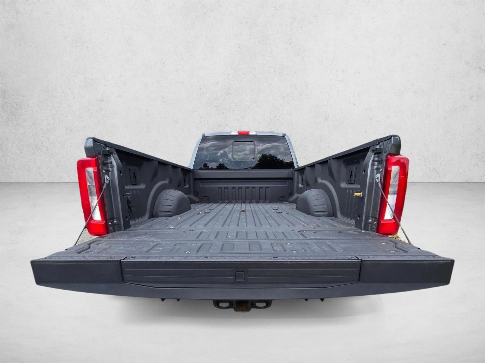 2023 Ford Super Duty F-450 DRW XL 4WD Crew Cab 8' Box