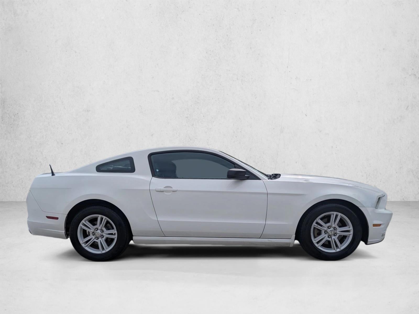 2013 Ford Mustang 2dr Cpe V6