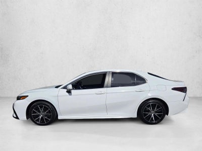 2021 Toyota Camry SE Auto (SE)