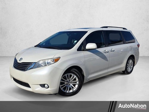 2017 Toyota Sienna XLE Premium FWD 8-Passenger (Natl)