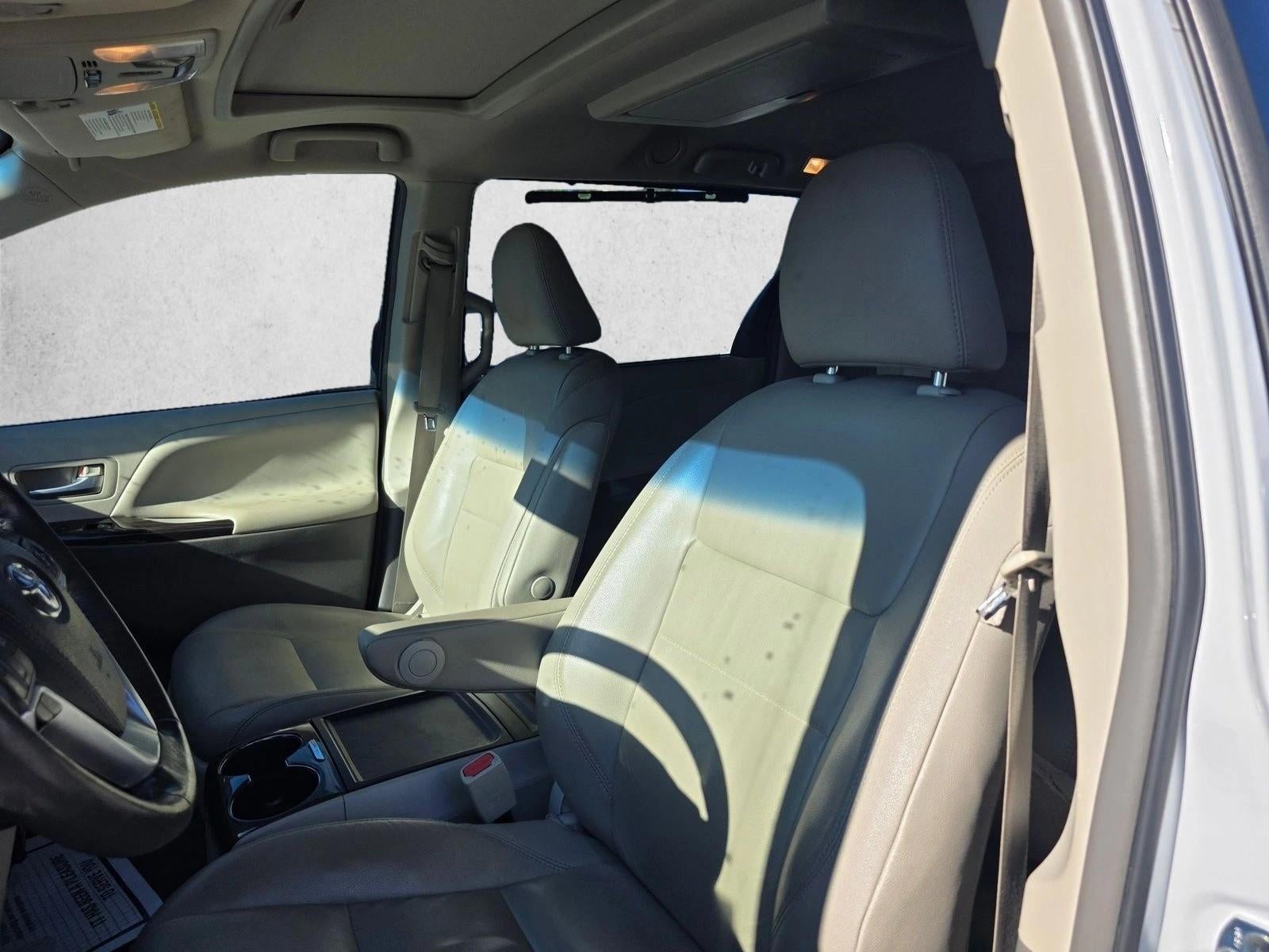 2017 Toyota Sienna XLE Premium FWD 8-Passenger (Natl)