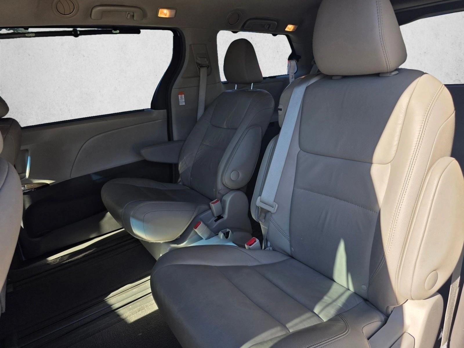 2017 Toyota Sienna XLE Premium FWD 8-Passenger (Natl)