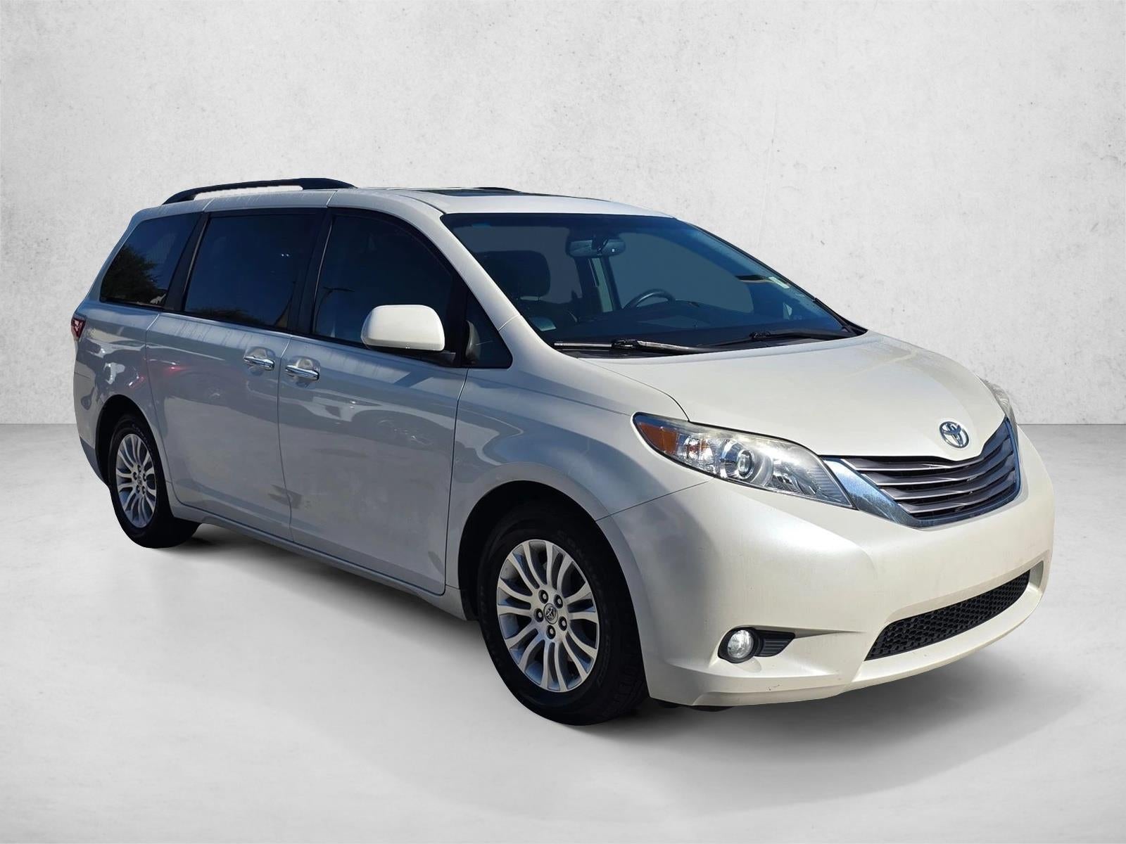 2017 Toyota Sienna XLE Premium FWD 8-Passenger (Natl)