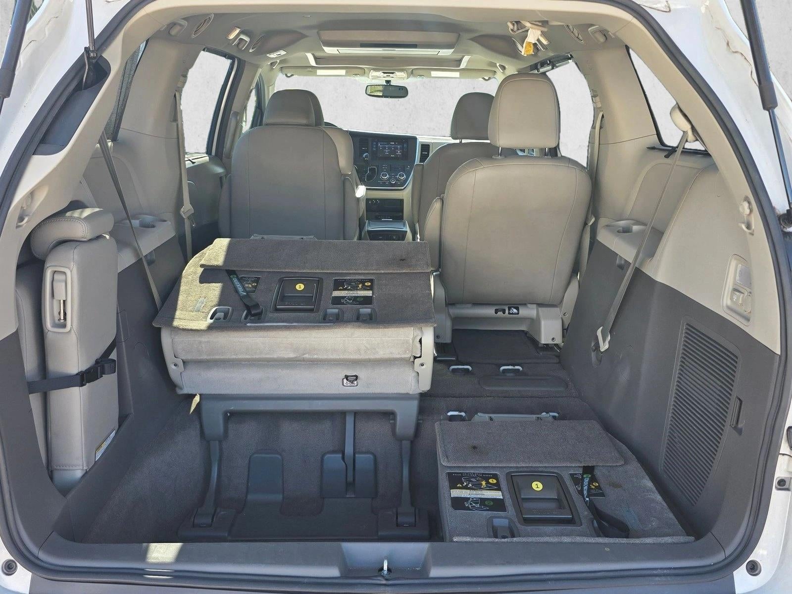 2017 Toyota Sienna XLE Premium FWD 8-Passenger (Natl)