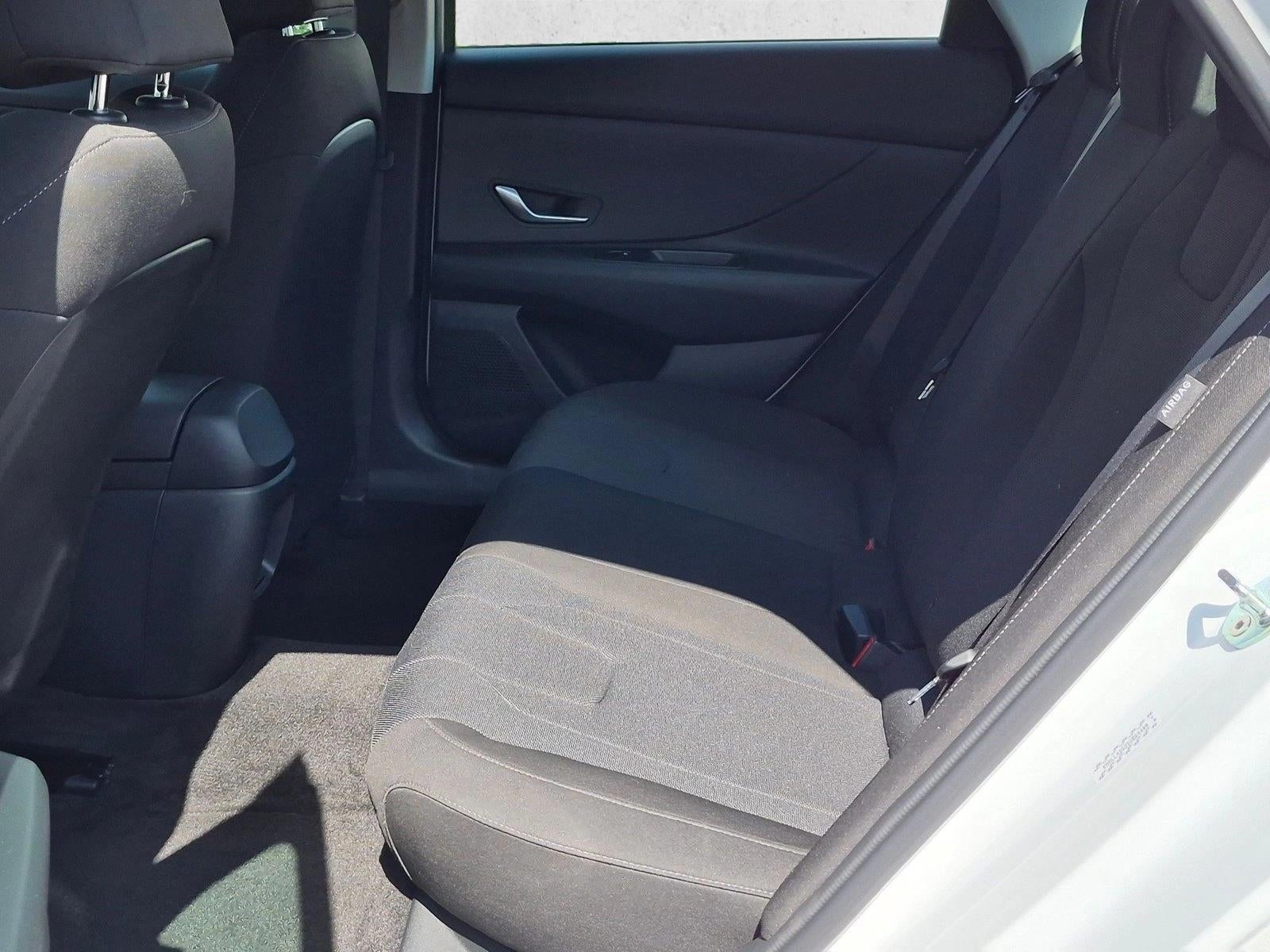 2025 Hyundai ELANTRA SE IVT