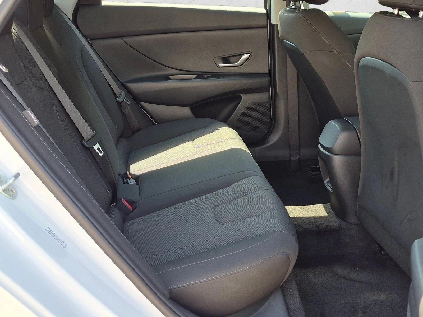 2025 Hyundai ELANTRA SE IVT