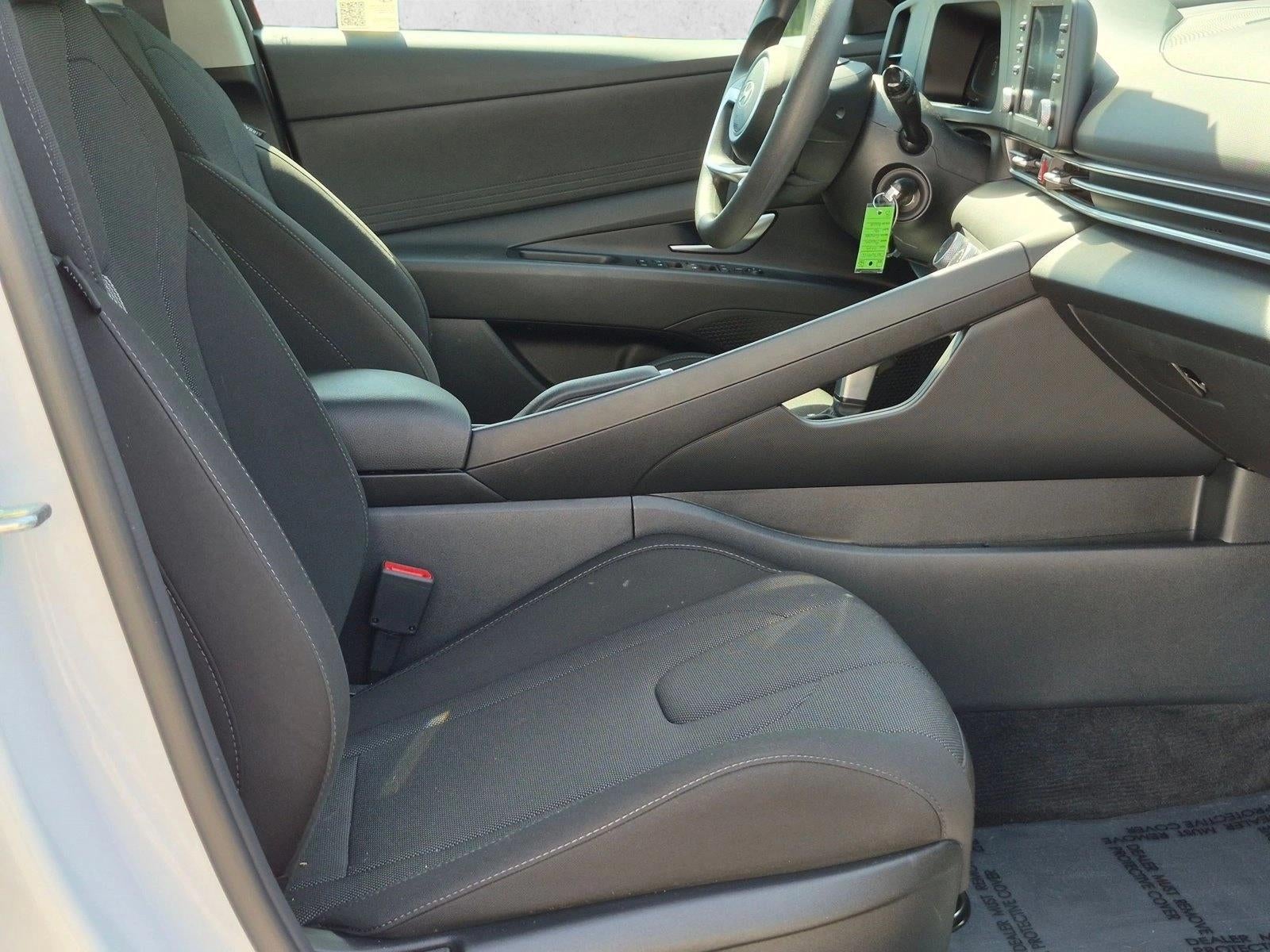 2025 Hyundai ELANTRA SE IVT