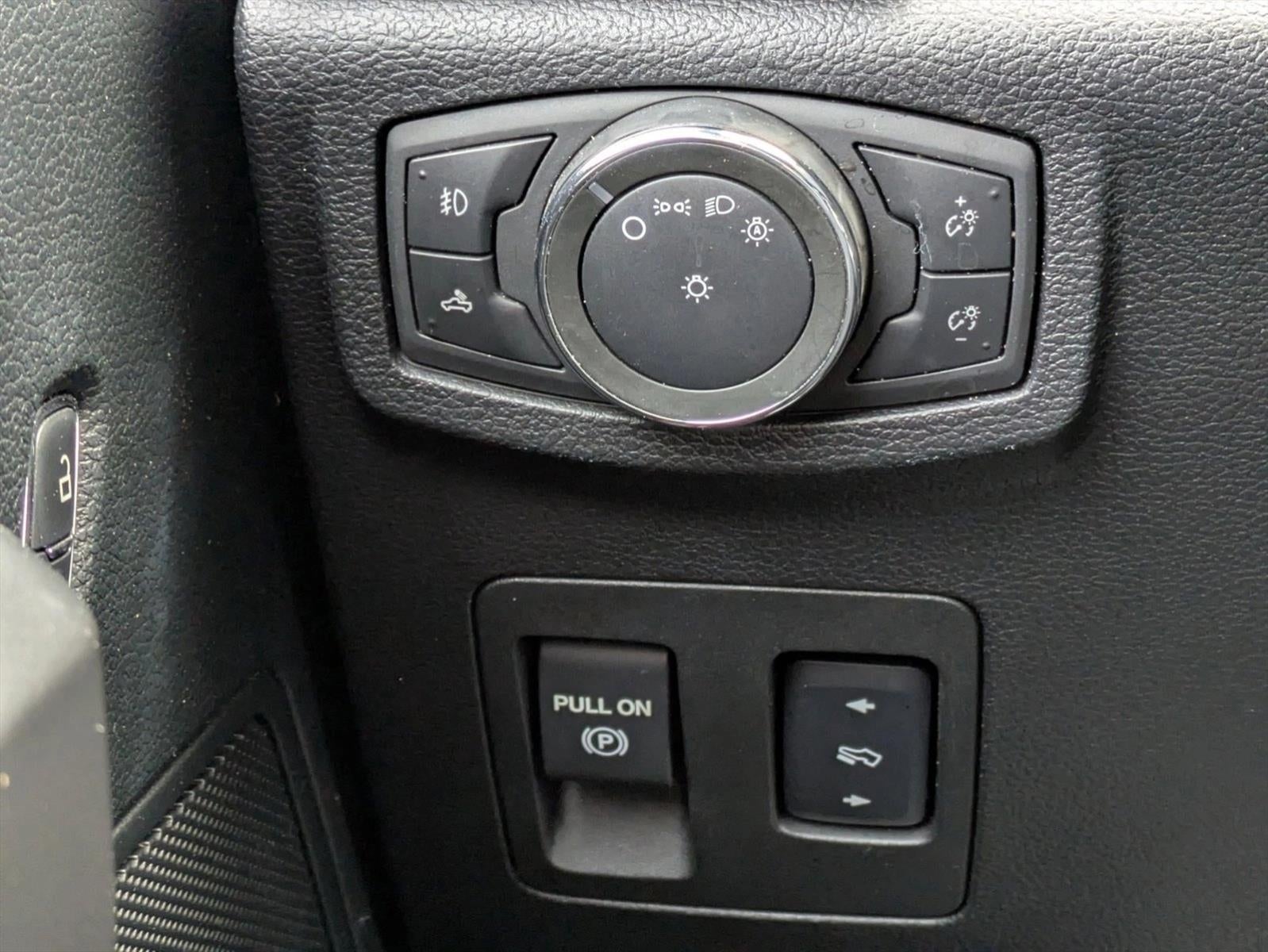 2015 Ford F-150 2WD SuperCrew 5-1/2 Ft Box XLT