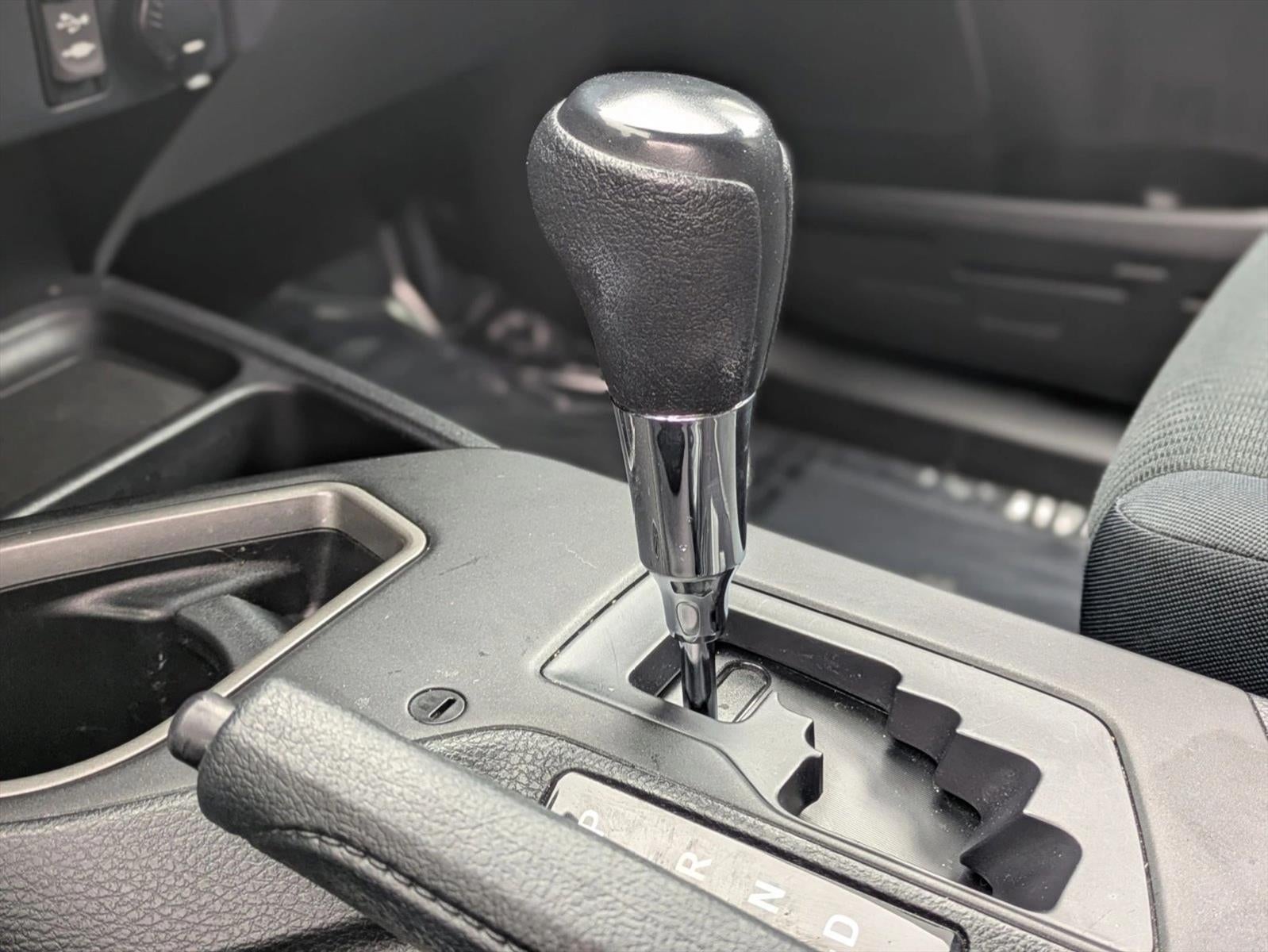 2017 Toyota RAV4 LE FWD (GS)