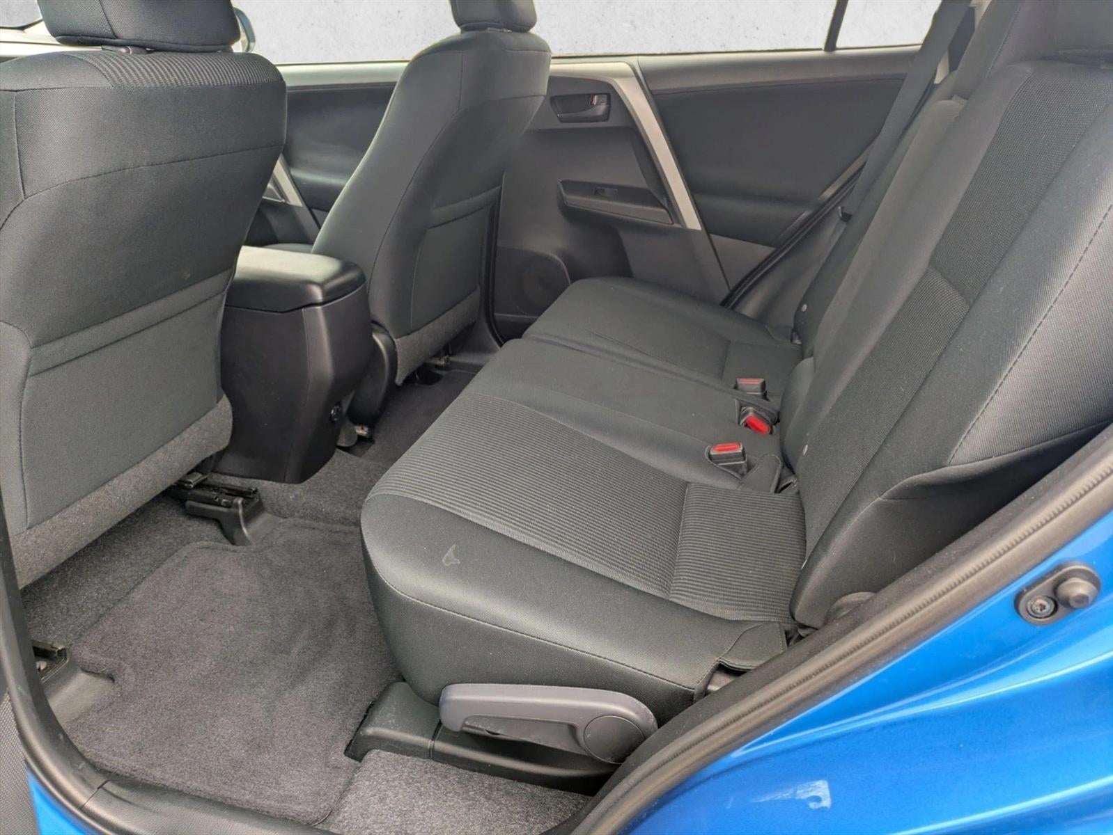 2017 Toyota RAV4 LE FWD (GS)