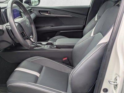 2025 Toyota Camry SE (Natl)