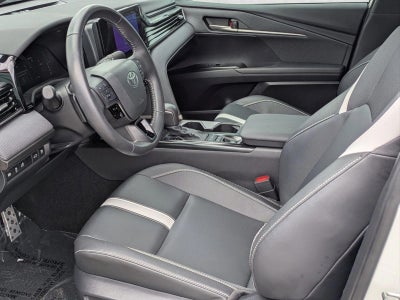 2025 Toyota Camry SE (Natl)