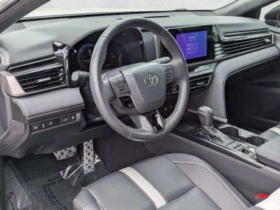 2025 Toyota Camry SE (Natl)