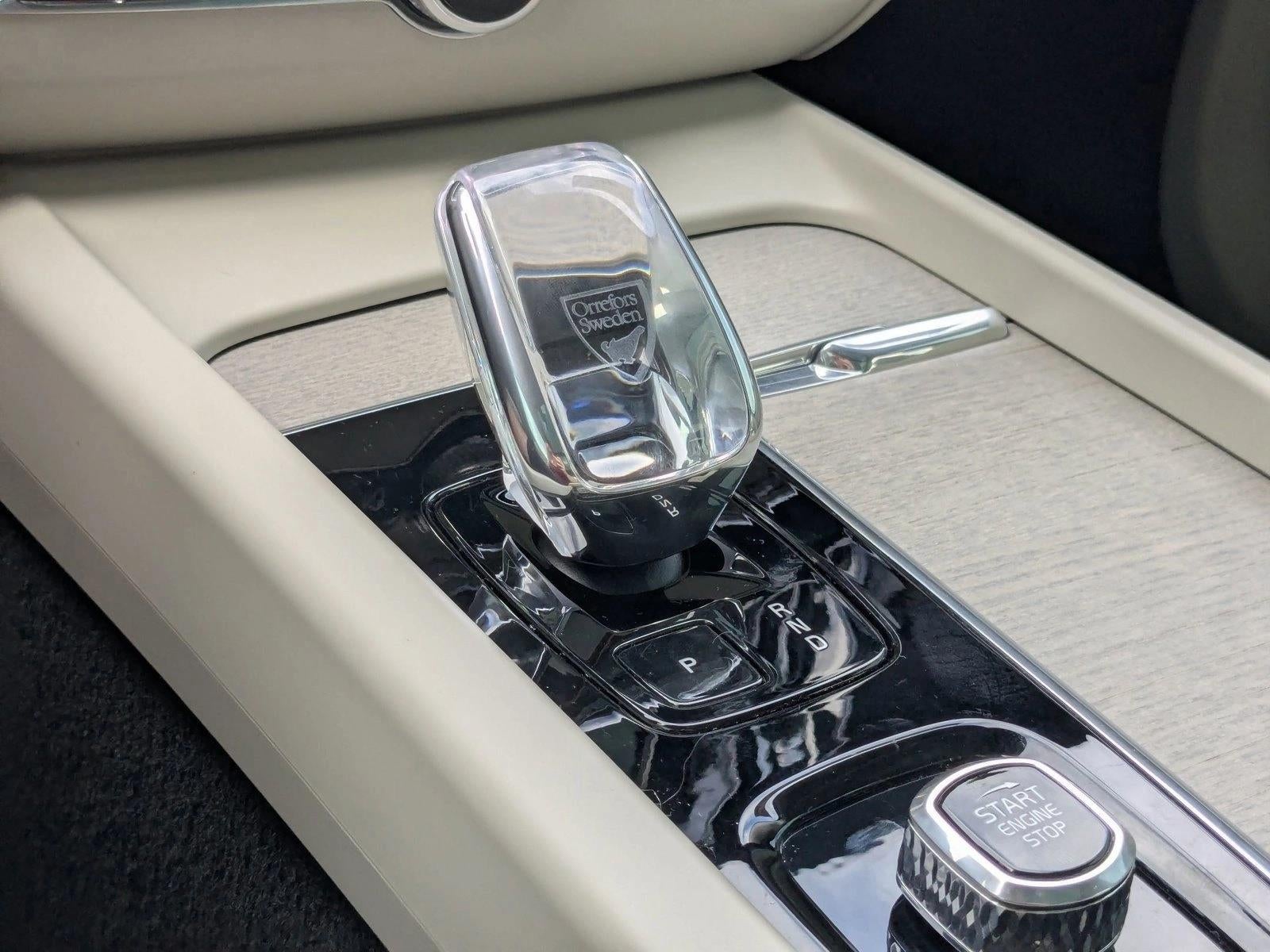 2023 Volvo XC60 Recharge Plug-In Hybrid T8 eAWD PHEV Ultimate Bright Theme