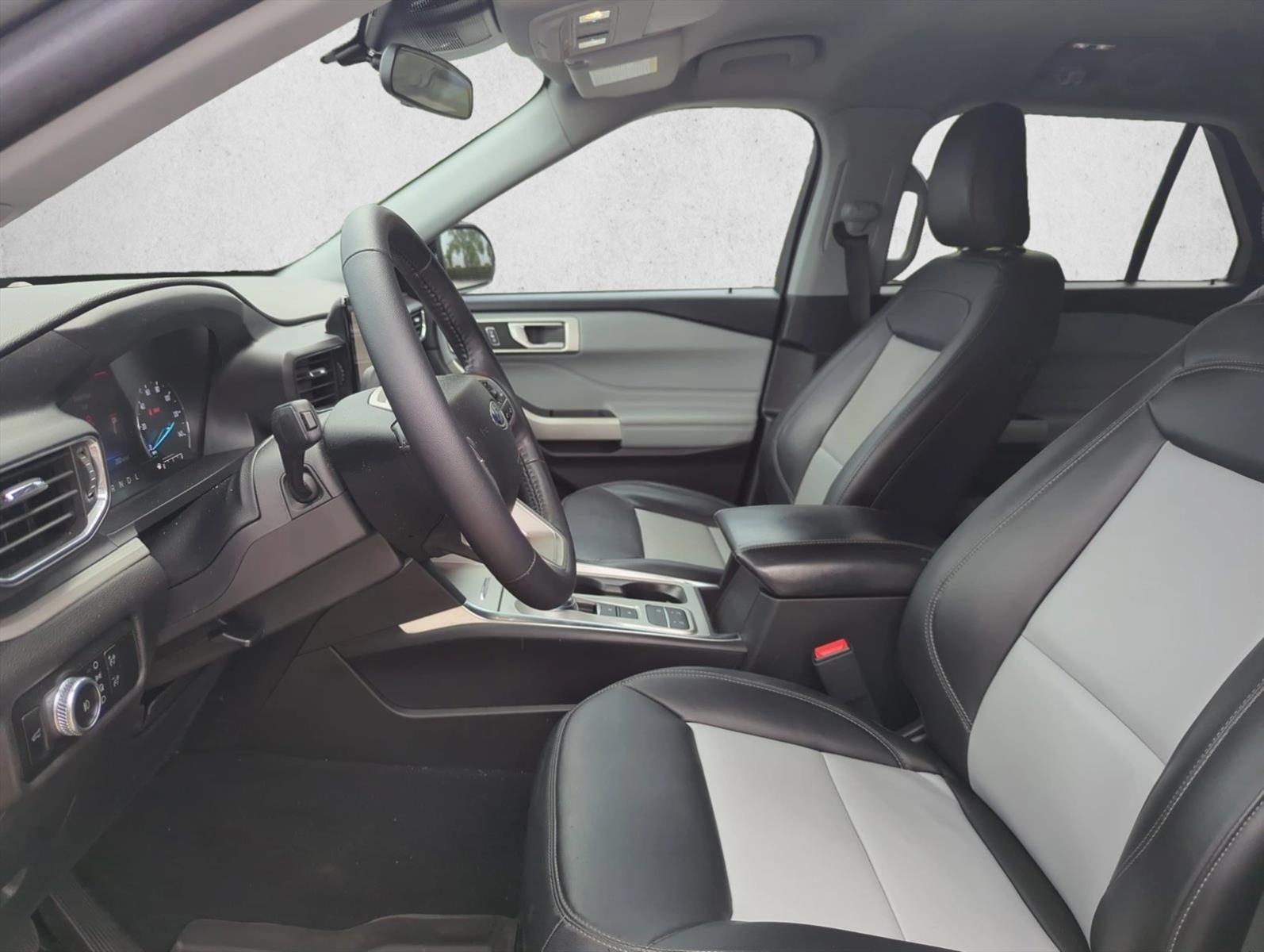 2023 Ford Explorer XLT RWD