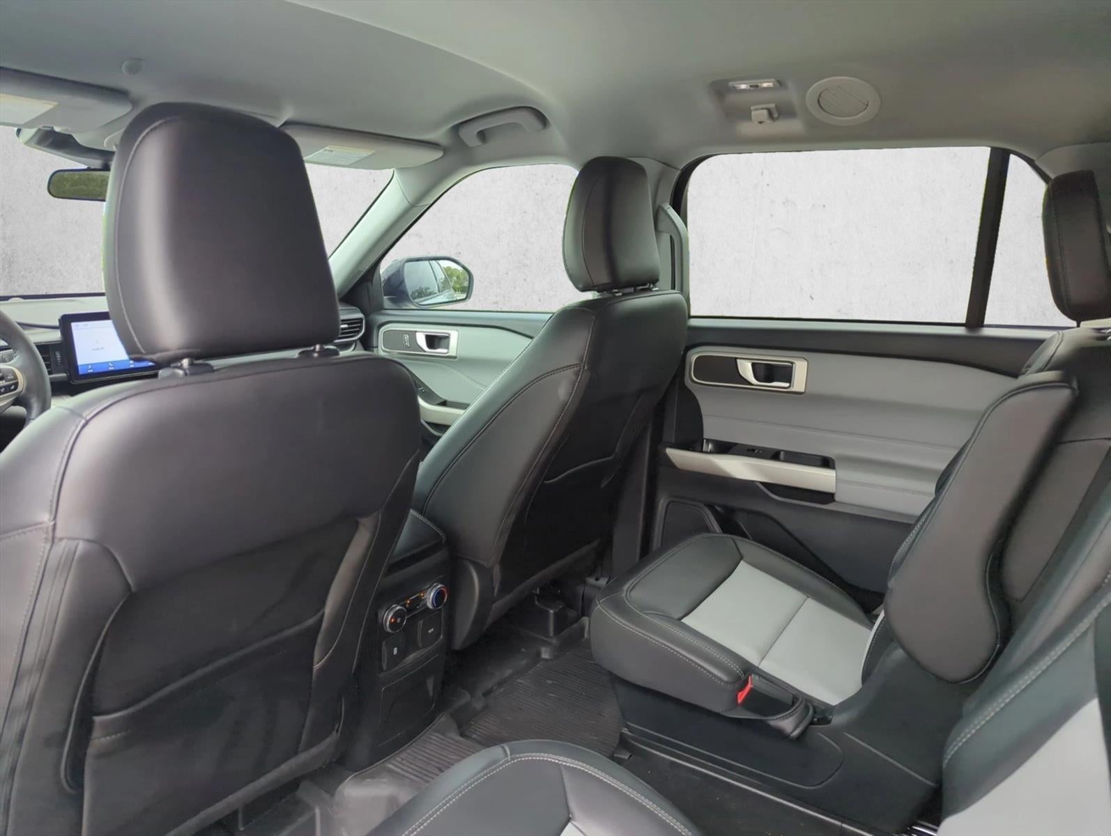 2023 Ford Explorer XLT RWD