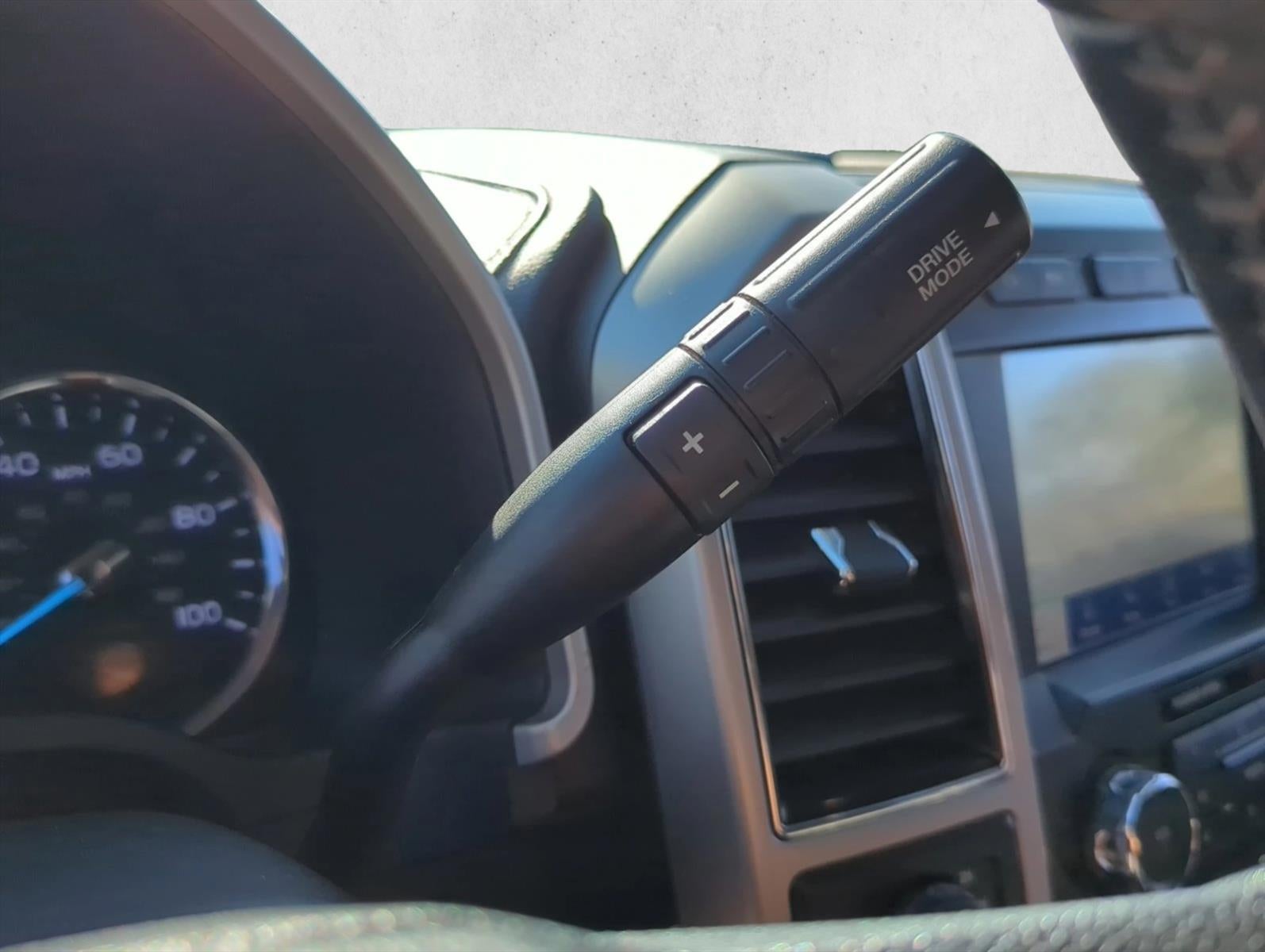 2020 Ford Super Duty F-450 DRW LARIAT 4WD Crew Cab 8' Box