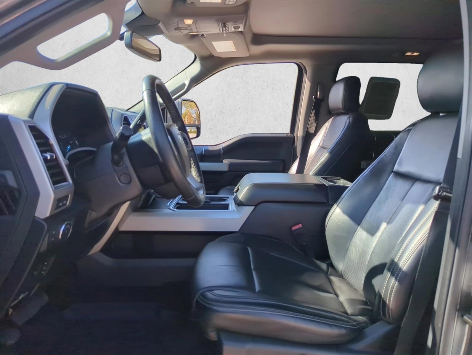 2020 Ford Super Duty F-450 DRW LARIAT 4WD Crew Cab 8' Box